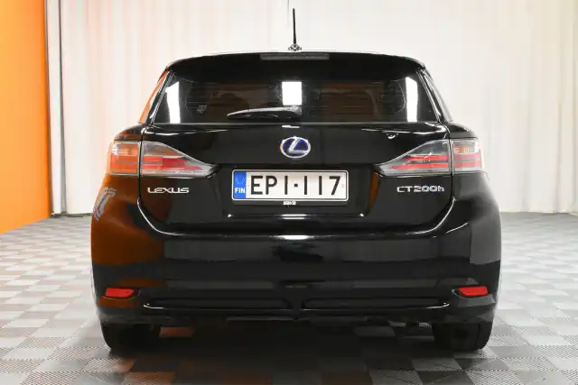 Musta Viistoperä, Lexus CT – EPI-117