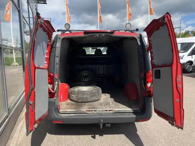 Punainen Pakettiauto, Mercedes-Benz Vito – EPL-259