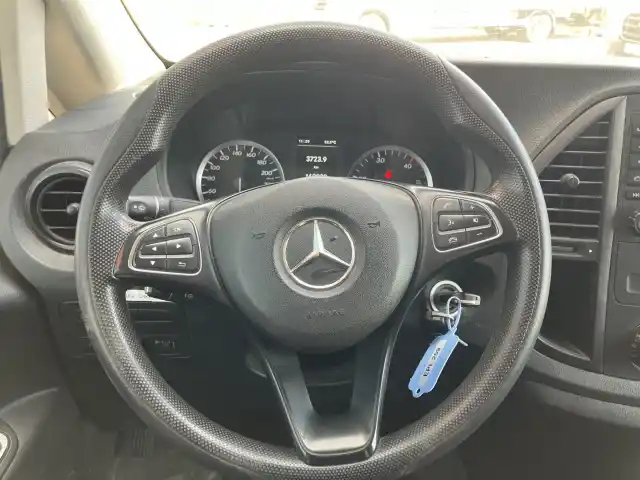 Punainen Pakettiauto, Mercedes-Benz Vito – EPL-259