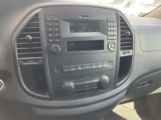 Punainen Pakettiauto, Mercedes-Benz Vito – EPL-259