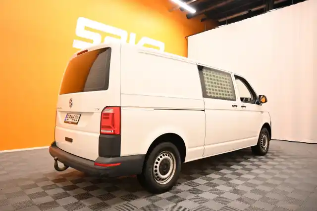 Valkoinen Pakettiauto, Volkswagen Transporter – EPM-622