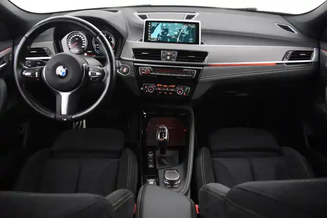 Keltainen Maastoauto, BMW X2 – EPM-749