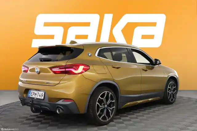 Keltainen Maastoauto, BMW X2 – EPM-749