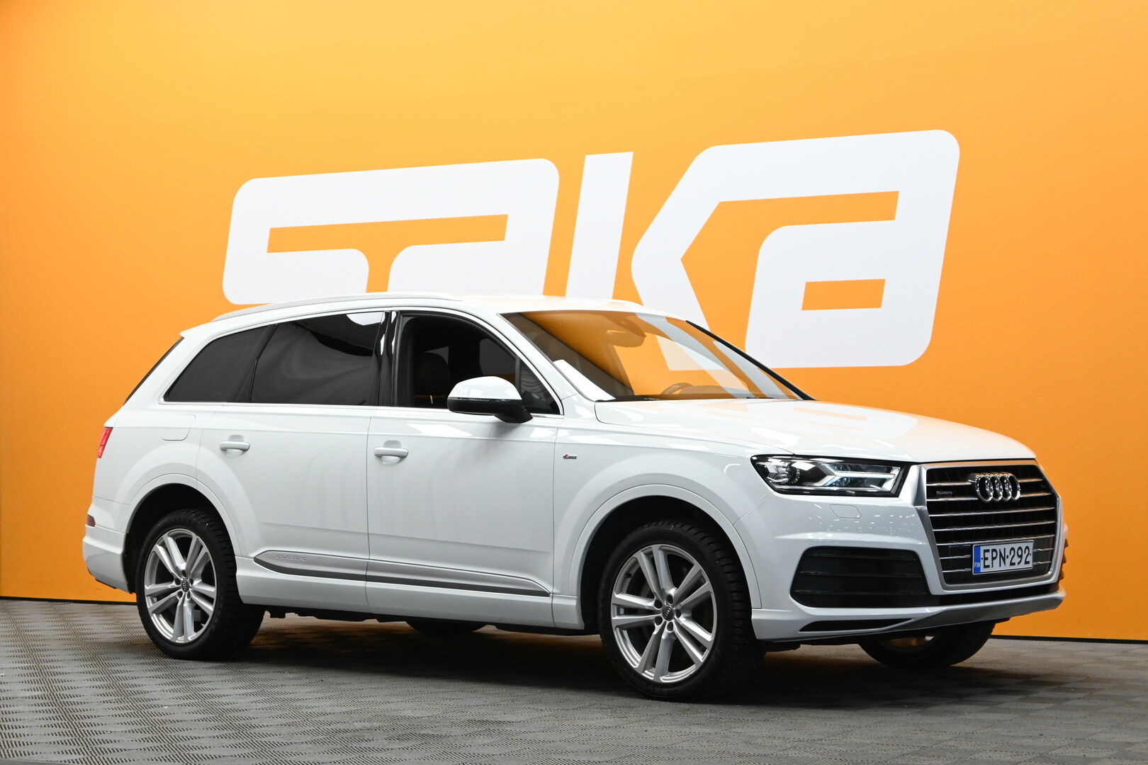 Valkoinen Maastoauto, Audi Q7 – EPN-292