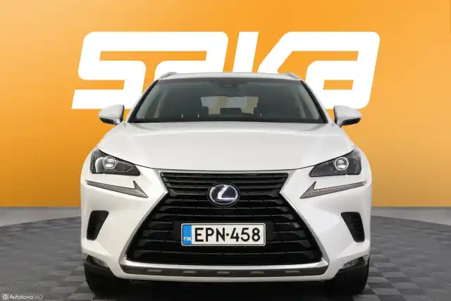 Valkoinen Maastoauto, Lexus NX – EPN-458