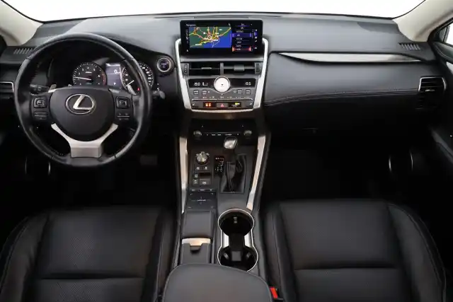 Valkoinen Maastoauto, Lexus NX – EPN-458