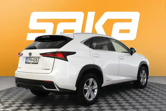 Valkoinen Maastoauto, Lexus NX – EPN-458