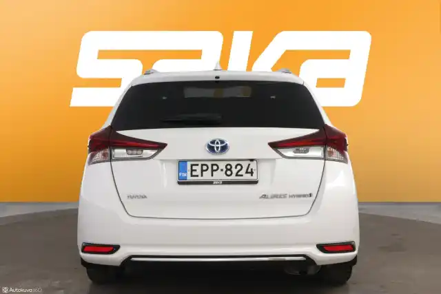 Valkoinen Farmari, Toyota Auris – EPP-824