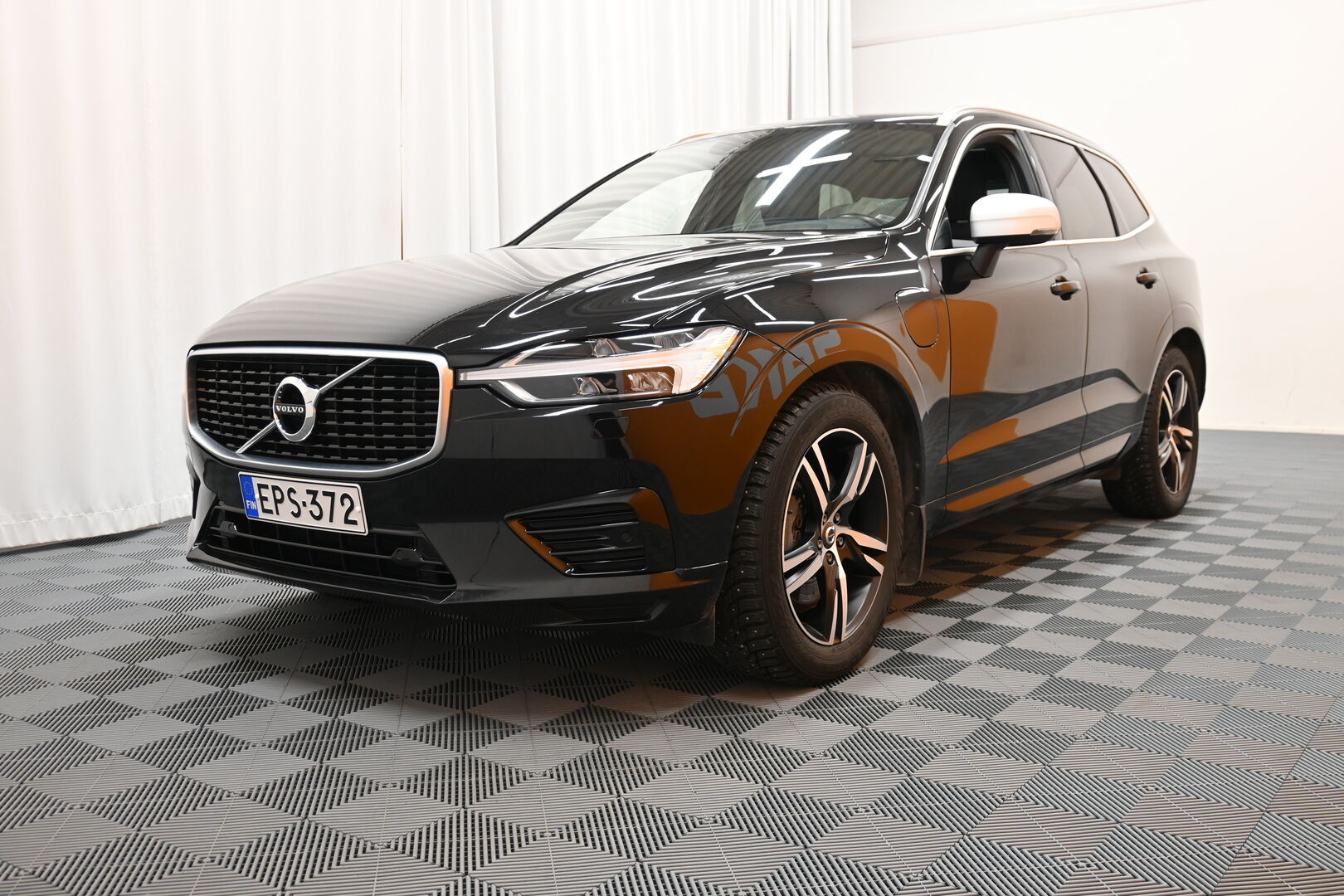 Musta Maastoauto, Volvo XC60 – EPS-372, kuva 4