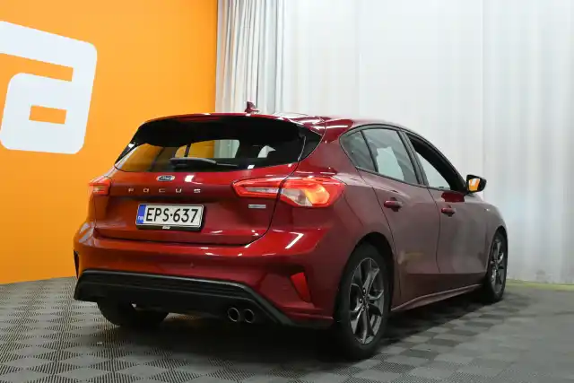 Punainen Viistoperä, Ford Focus – EPS-637