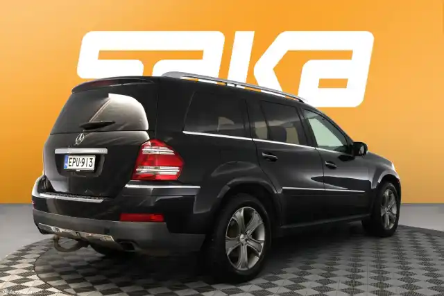 Musta Maastoauto, Mercedes-Benz GL – EPU-913