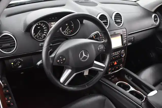 Musta Maastoauto, Mercedes-Benz GL – EPU-913