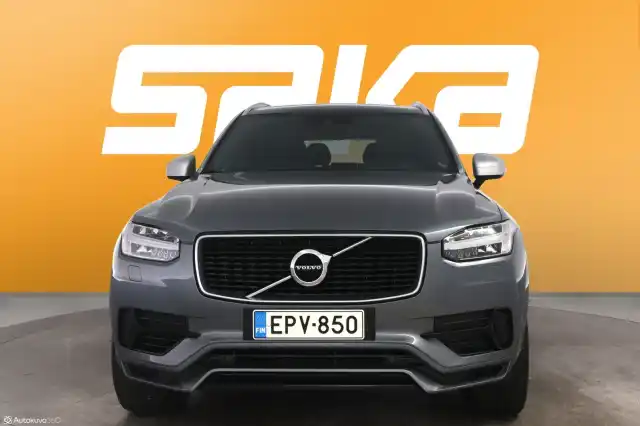 Harmaa Maastoauto, Volvo XC90 – EPV-850