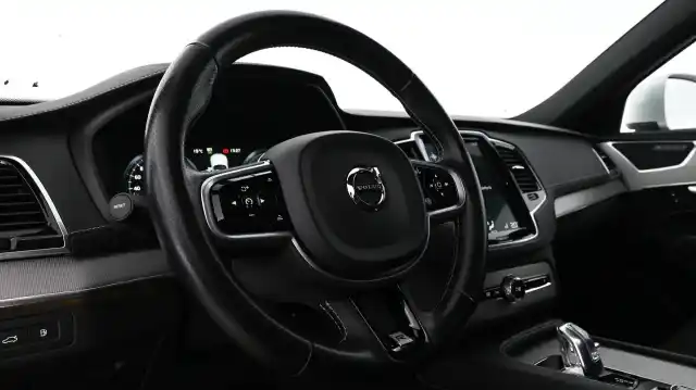 Harmaa Maastoauto, Volvo XC90 – EPV-850