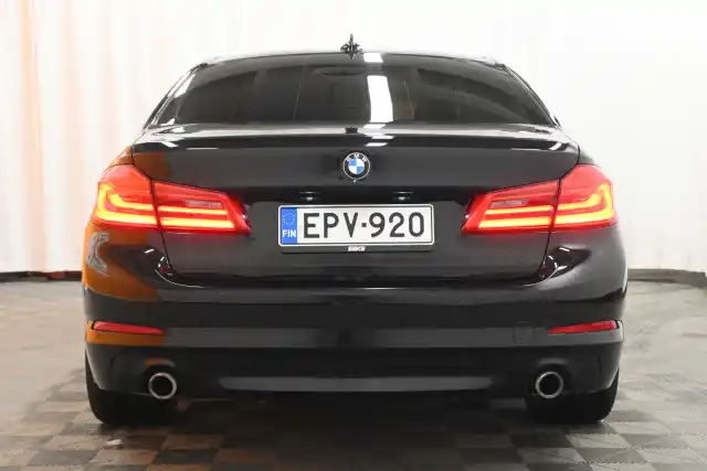 Musta Sedan, BMW 518 – EPV-920