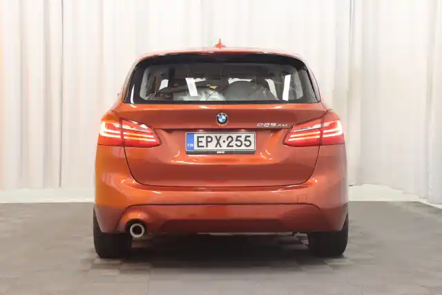 Oranssi Tila-auto, BMW 225 – EPX-255