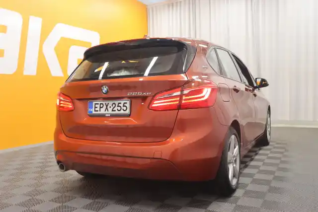 Oranssi Tila-auto, BMW 225 – EPX-255