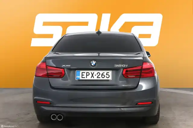 Harmaa Sedan, BMW 320 – EPX-265