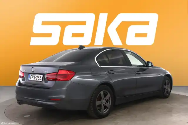 Harmaa Sedan, BMW 320 – EPX-265