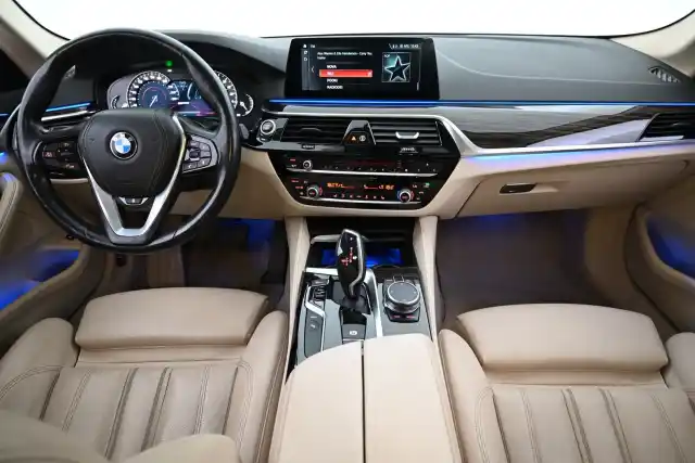 Harmaa Sedan, BMW 530 – EPX-282