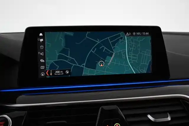 Harmaa Sedan, BMW 530 – EPX-282