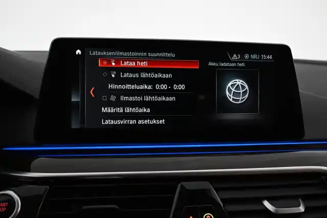Harmaa Sedan, BMW 530 – EPX-282