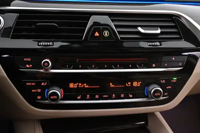 Harmaa Sedan, BMW 530 – EPX-282