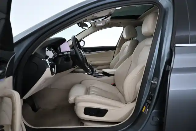Harmaa Sedan, BMW 530 – EPX-282
