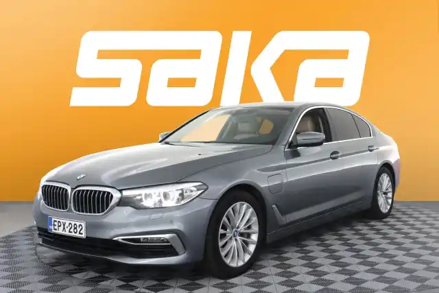 Harmaa Sedan, BMW 530 – EPX-282