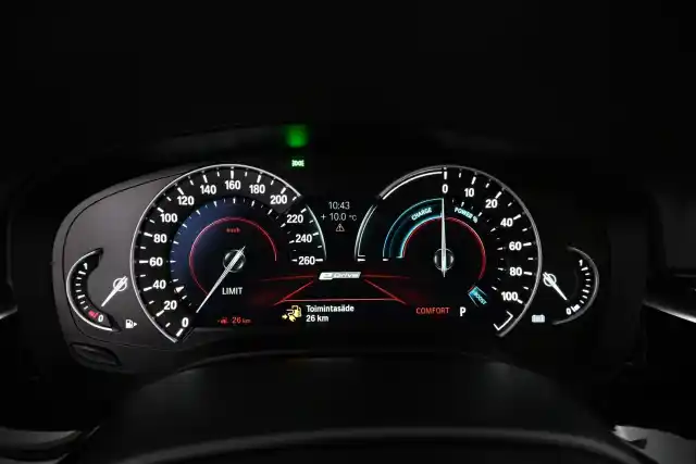 Harmaa Sedan, BMW 530 – EPX-282
