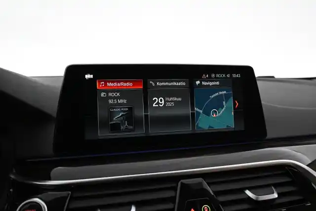 Harmaa Sedan, BMW 530 – EPX-282