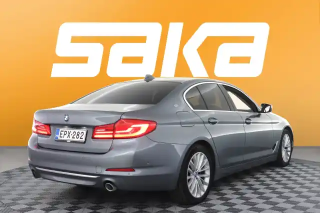 Harmaa Sedan, BMW 530 – EPX-282