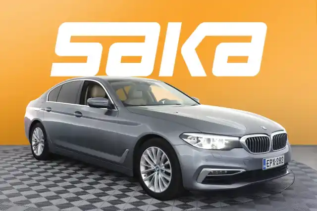 Harmaa Sedan, BMW 530 – EPX-282