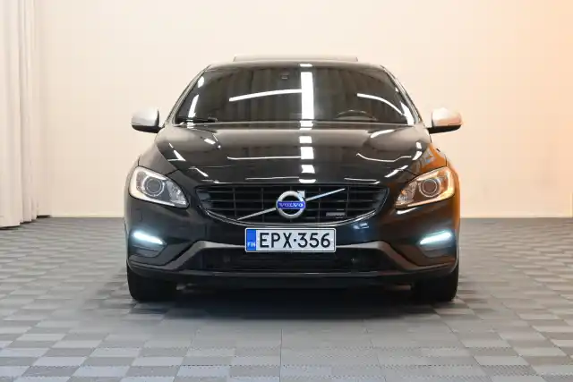 Musta Farmari, Volvo V60 – EPX-356