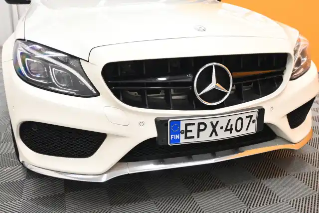 Valkoinen Sedan, Mercedes-Benz C – EPX-407