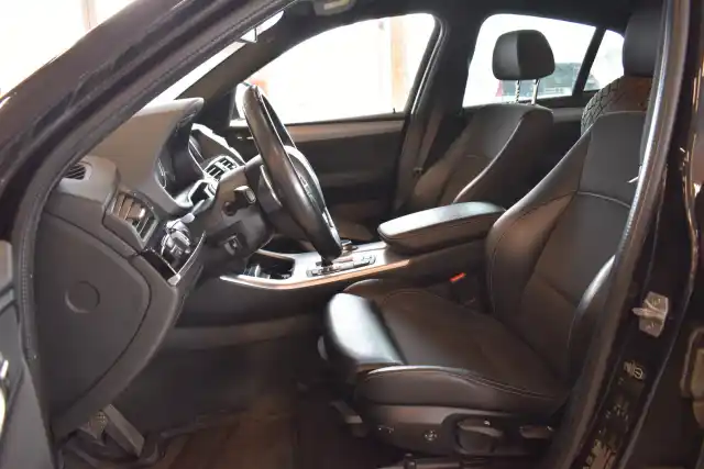 Musta Maastoauto, BMW X4 – EPX-595
