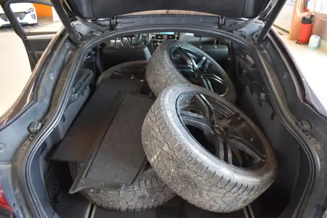 Musta Maastoauto, BMW X4 – EPX-595