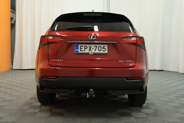 Punainen Maastoauto, Lexus NX – EPX-705