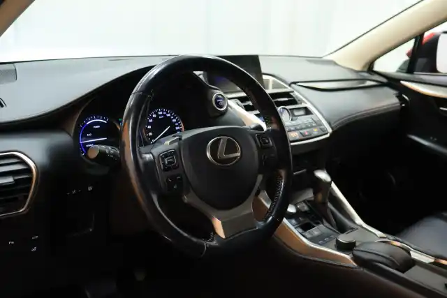 Punainen Maastoauto, Lexus NX – EPX-705