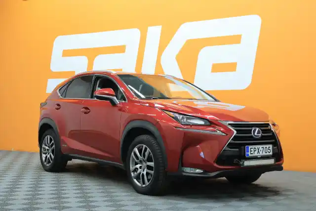 Punainen Maastoauto, Lexus NX – EPX-705