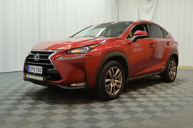 Punainen Maastoauto, Lexus NX – EPX-705