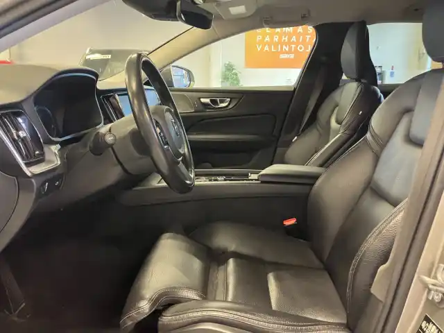 Harmaa Farmari, Volvo V60 Cross Country – ERA-723