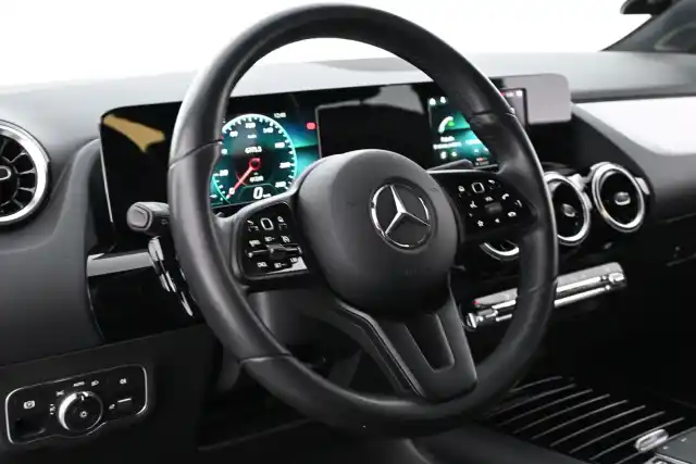 Valkoinen Tila-auto, Mercedes-Benz B – ERA-875