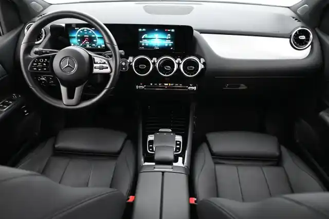 Valkoinen Tila-auto, Mercedes-Benz B – ERA-875