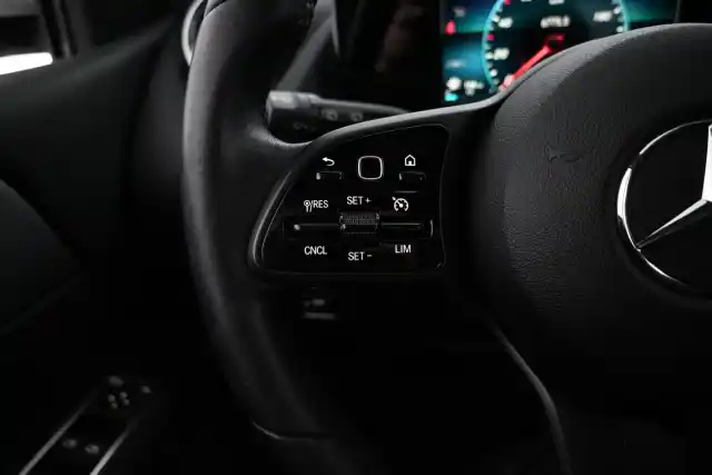Valkoinen Tila-auto, Mercedes-Benz B – ERA-875