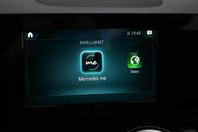 Valkoinen Tila-auto, Mercedes-Benz B – ERA-875