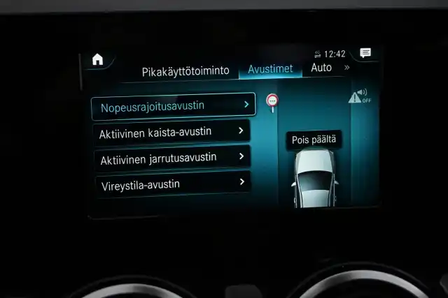 Valkoinen Tila-auto, Mercedes-Benz B – ERA-875