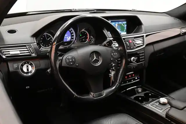 Musta Sedan, Mercedes-Benz E – ERA-994