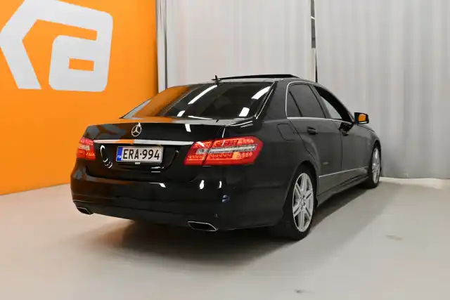 Musta Sedan, Mercedes-Benz E – ERA-994