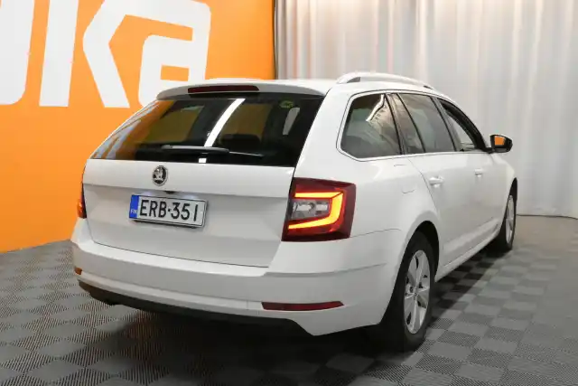 Valkoinen Farmari, Skoda Octavia – ERB-351